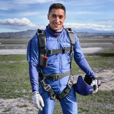 Photo of Keahu Kahuanui being ready for sky diving